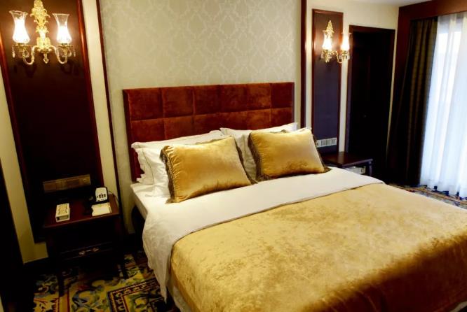 黄金3号邮轮豪华大床房 黄金3号邮轮豪华大床房