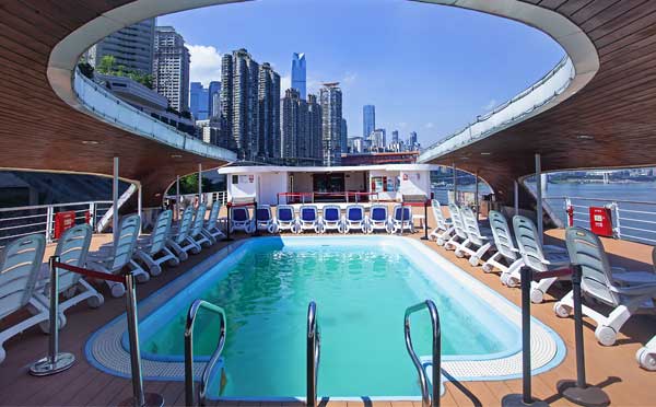 长江一号游轮露天游泳池 长江一号游轮露天游泳池