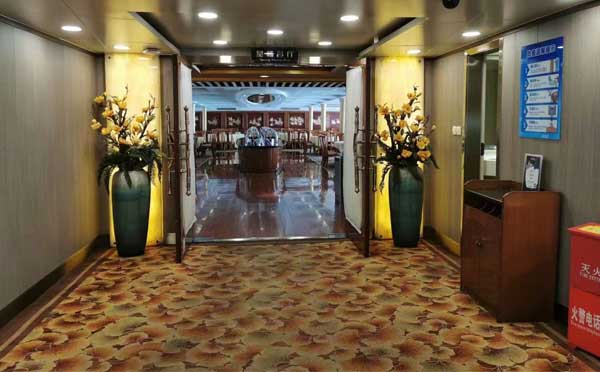 长江一号游轮过道